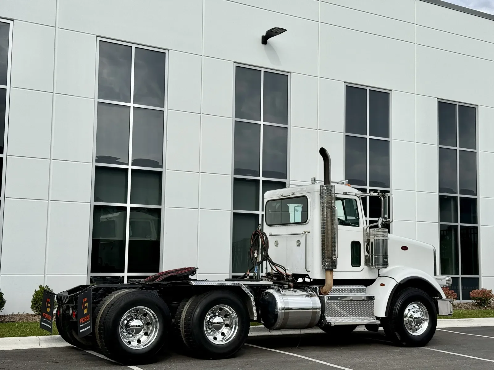 2015 Peterbilt 367 in New Lenox, IL — photo 5