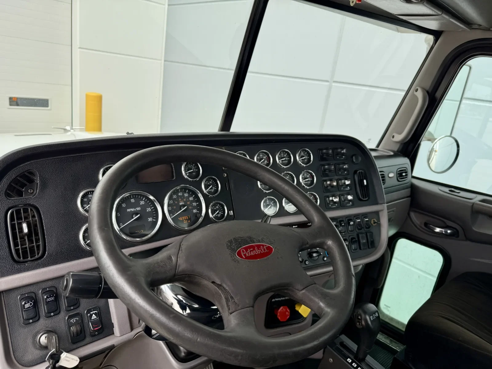 2015 Peterbilt 367 in New Lenox, IL — photo 15