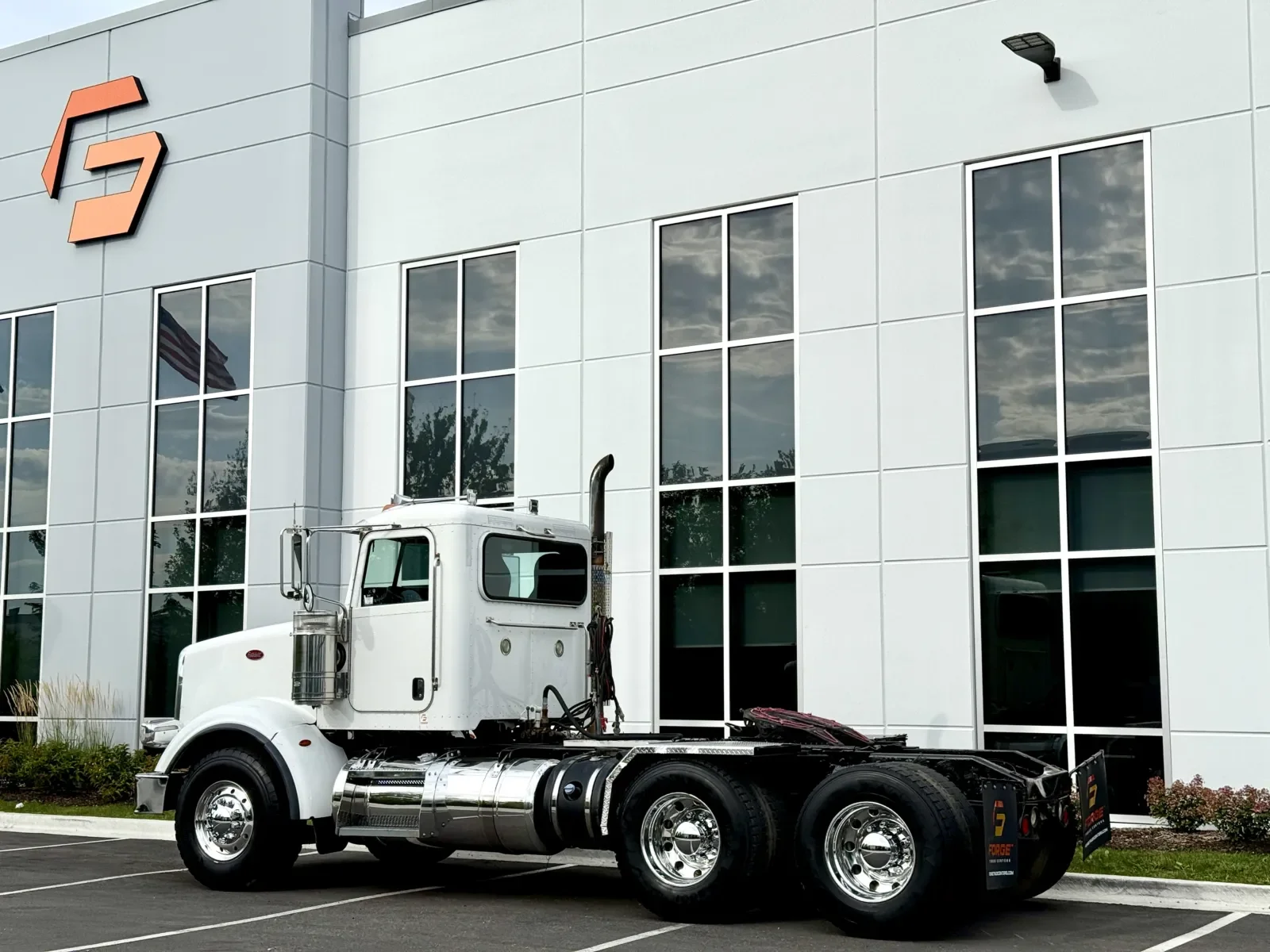 2015 Peterbilt 367 in New Lenox, IL — photo 6