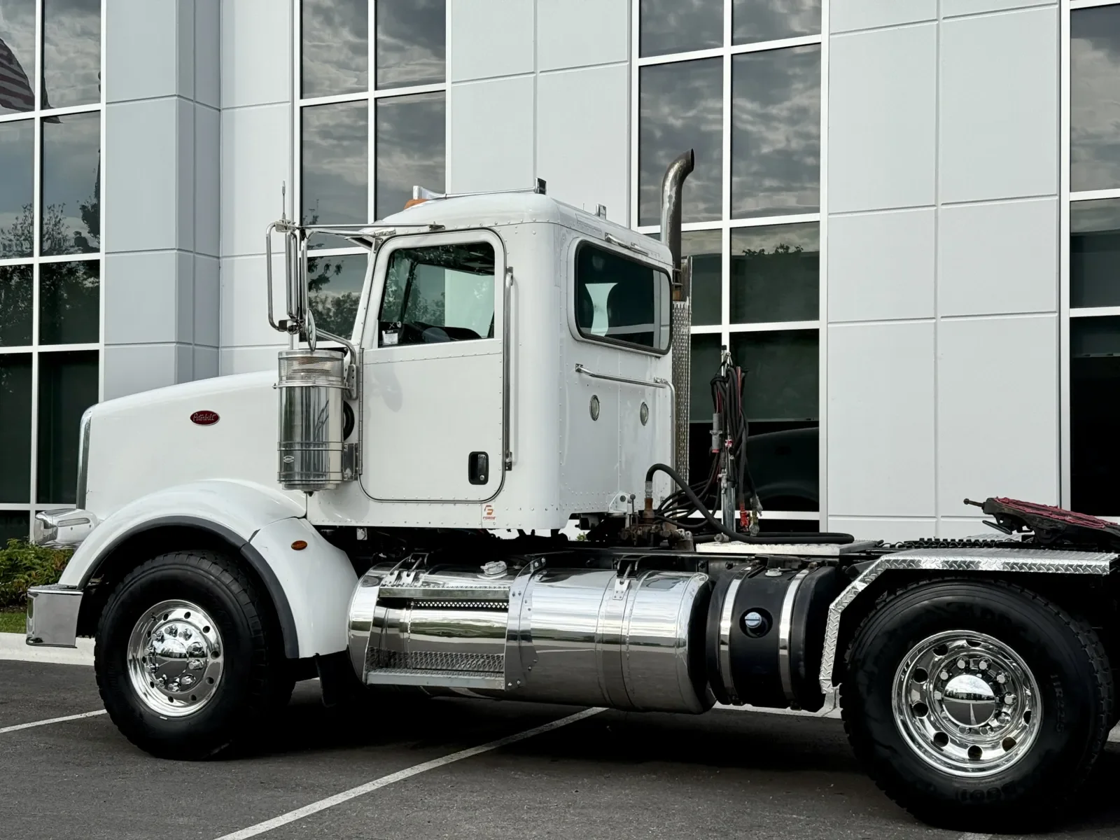 2015 Peterbilt 367 in New Lenox, IL — photo 8