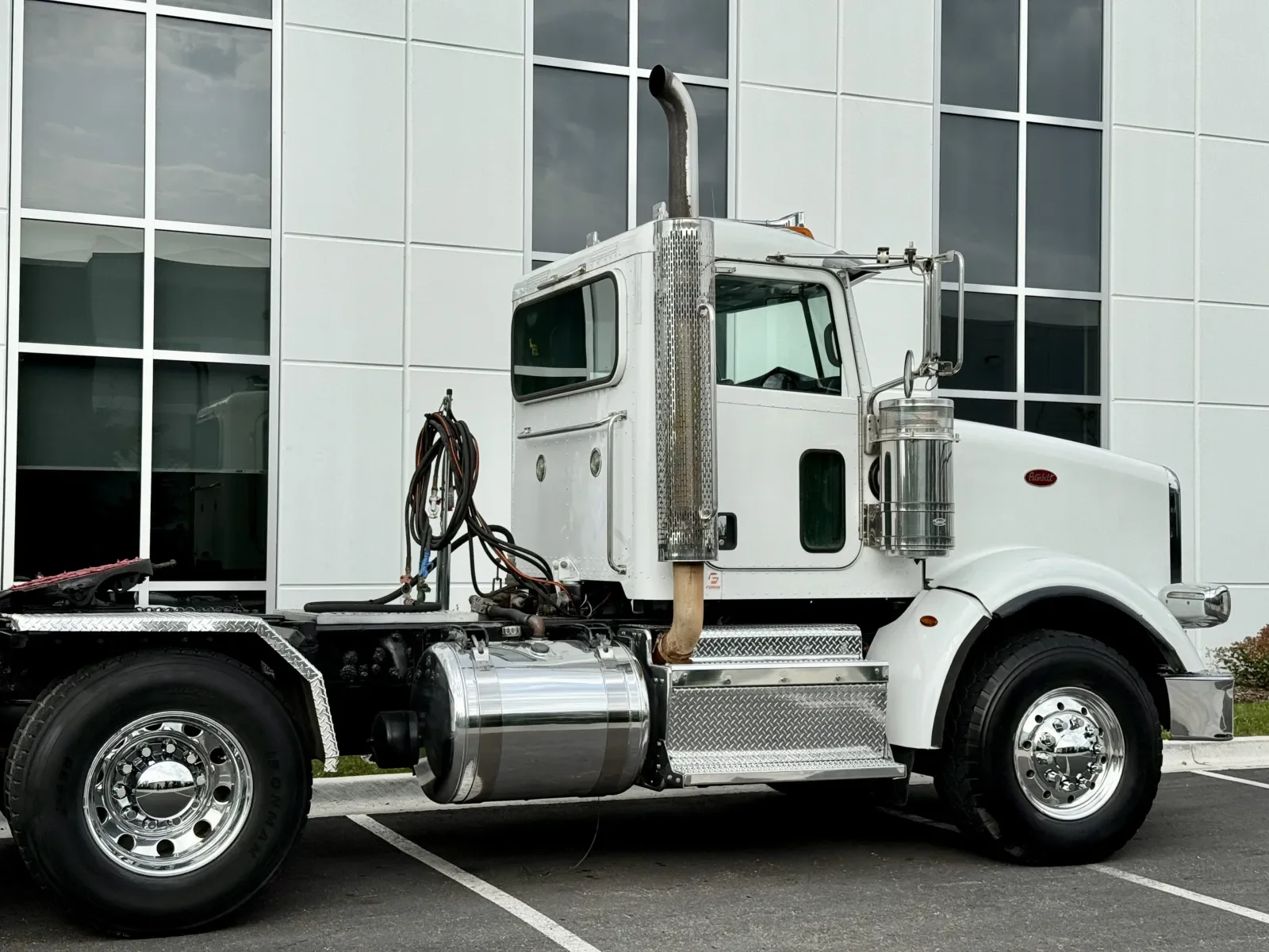 2015 Peterbilt 367 in New Lenox, IL — photo 7