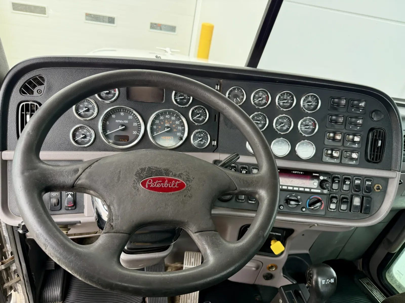 2015 Peterbilt 367 in New Lenox, IL — photo 16