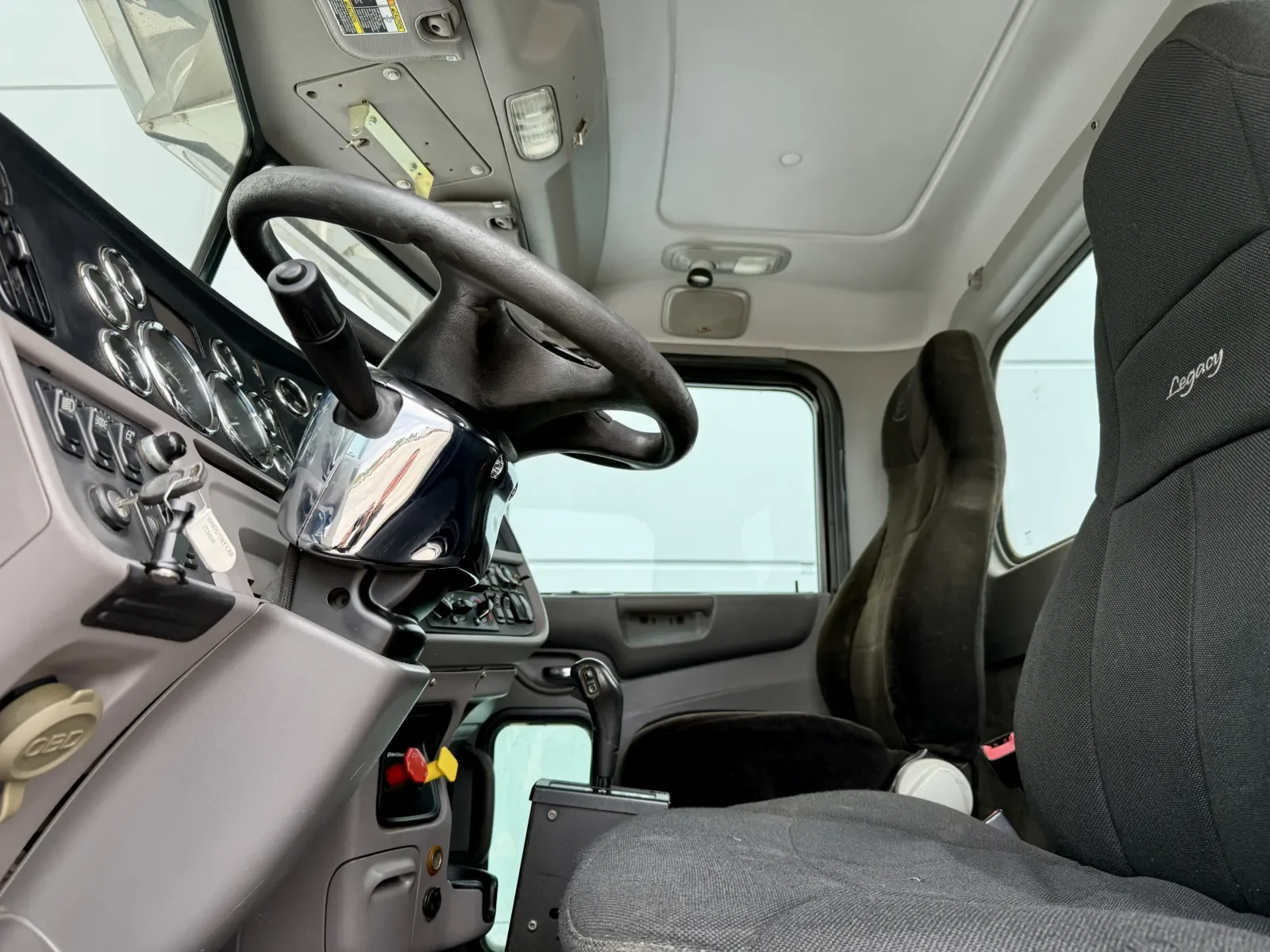 2015 Peterbilt 367 in New Lenox, IL — photo 14
