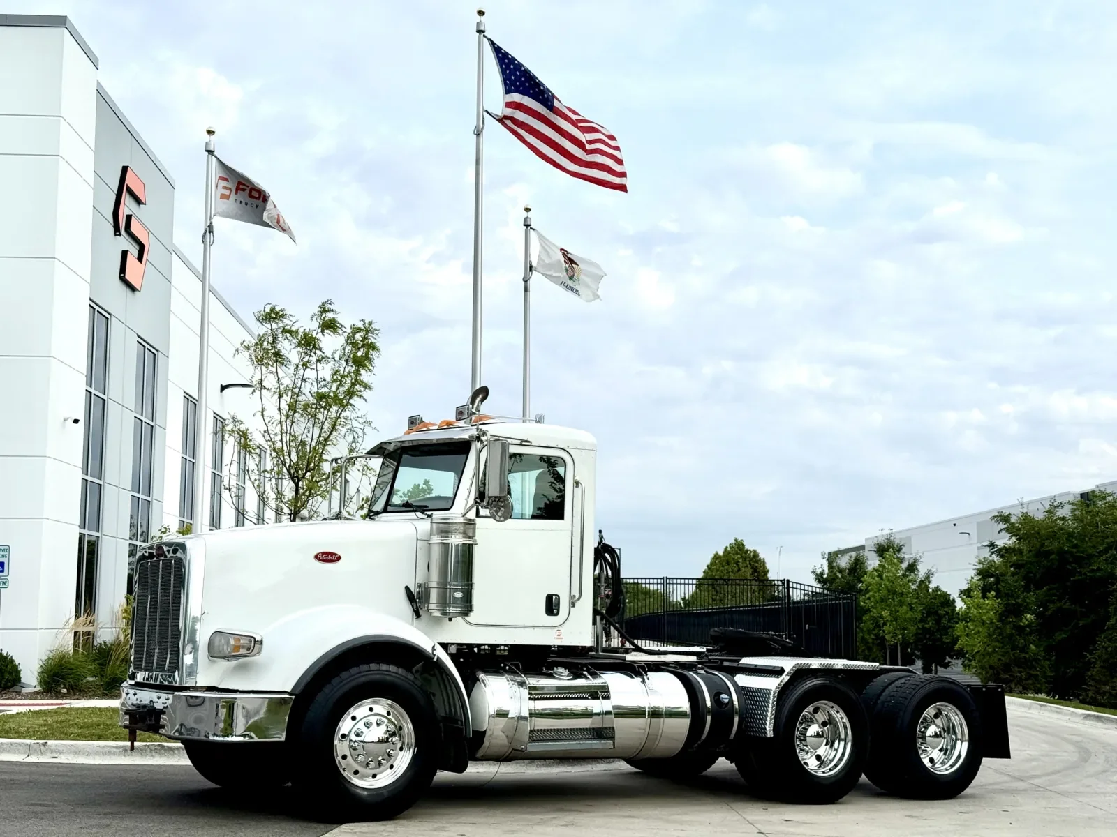 2015 Peterbilt 367 in New Lenox, IL