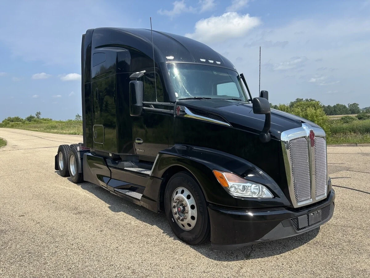 2023 Kenworth T680 — photo 3
