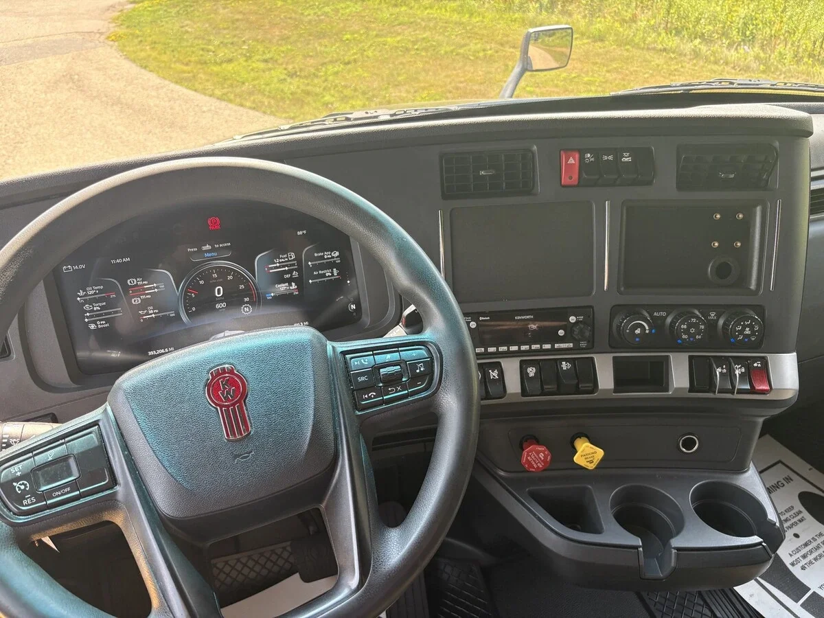 2023 Kenworth T680 — photo 12