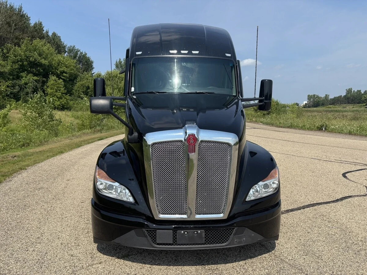 2023 Kenworth T680 — photo 2