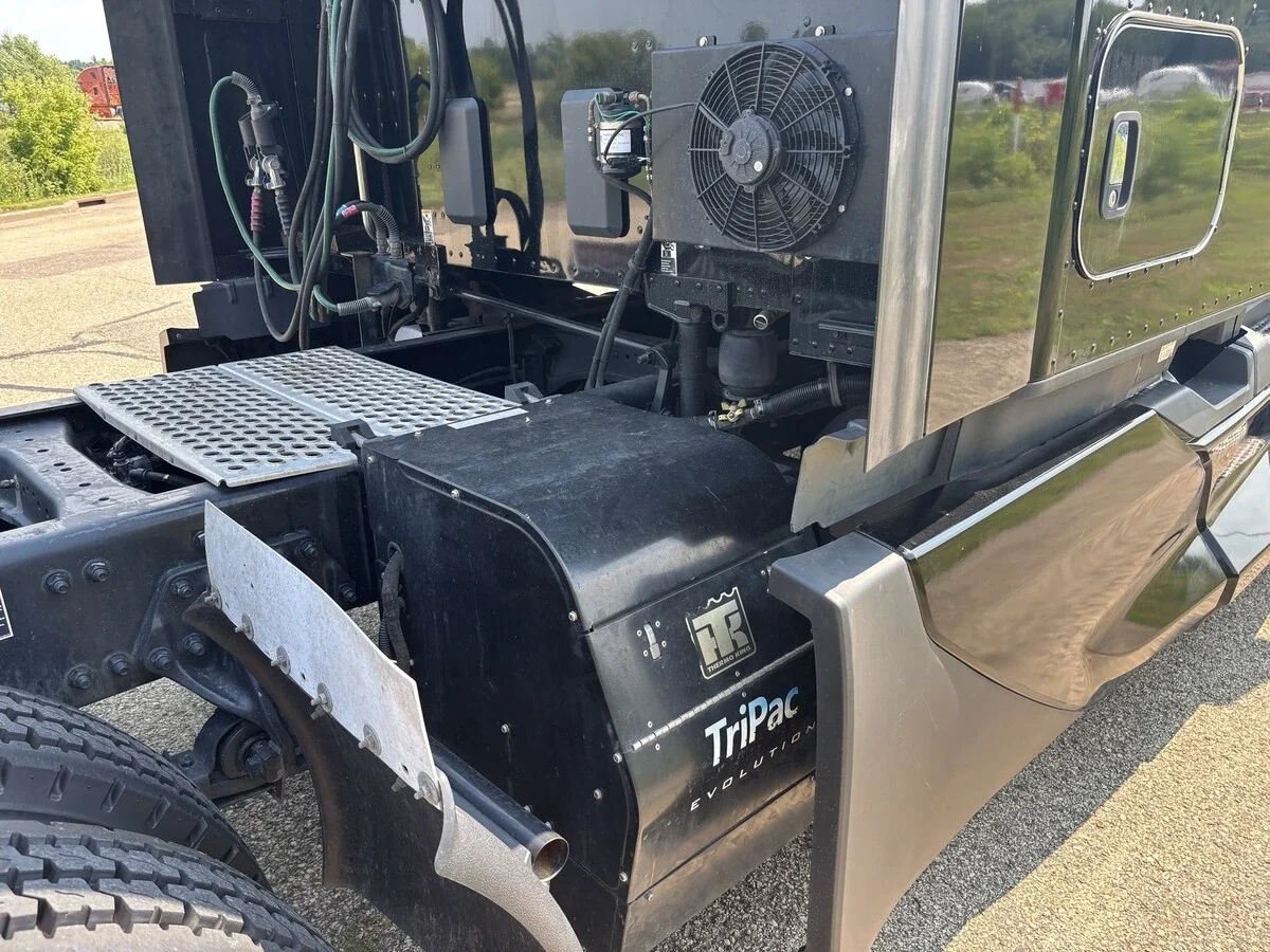 2023 Kenworth T680 — photo 6