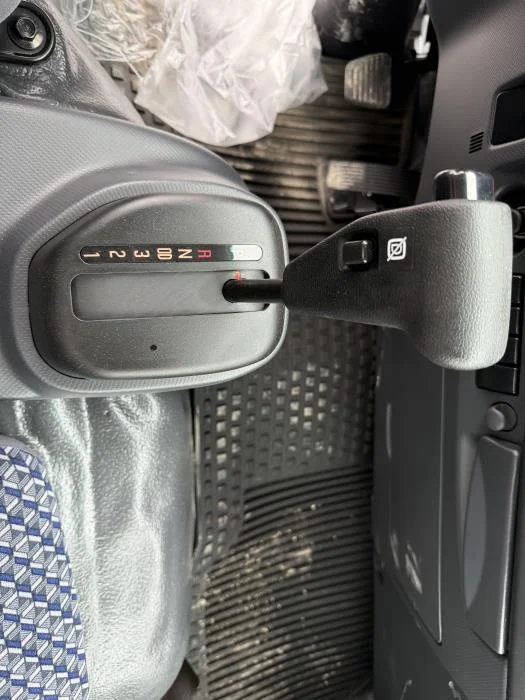 2025 Isuzu NQR - image 14