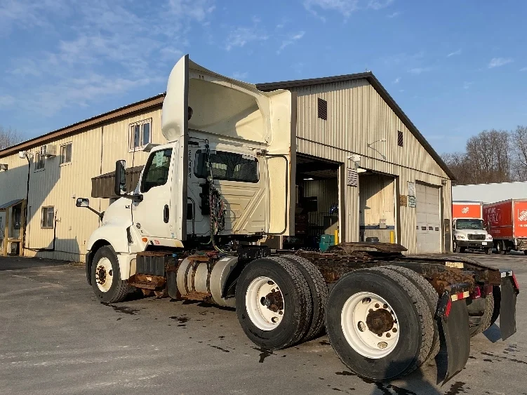 2020 International LT - image 5