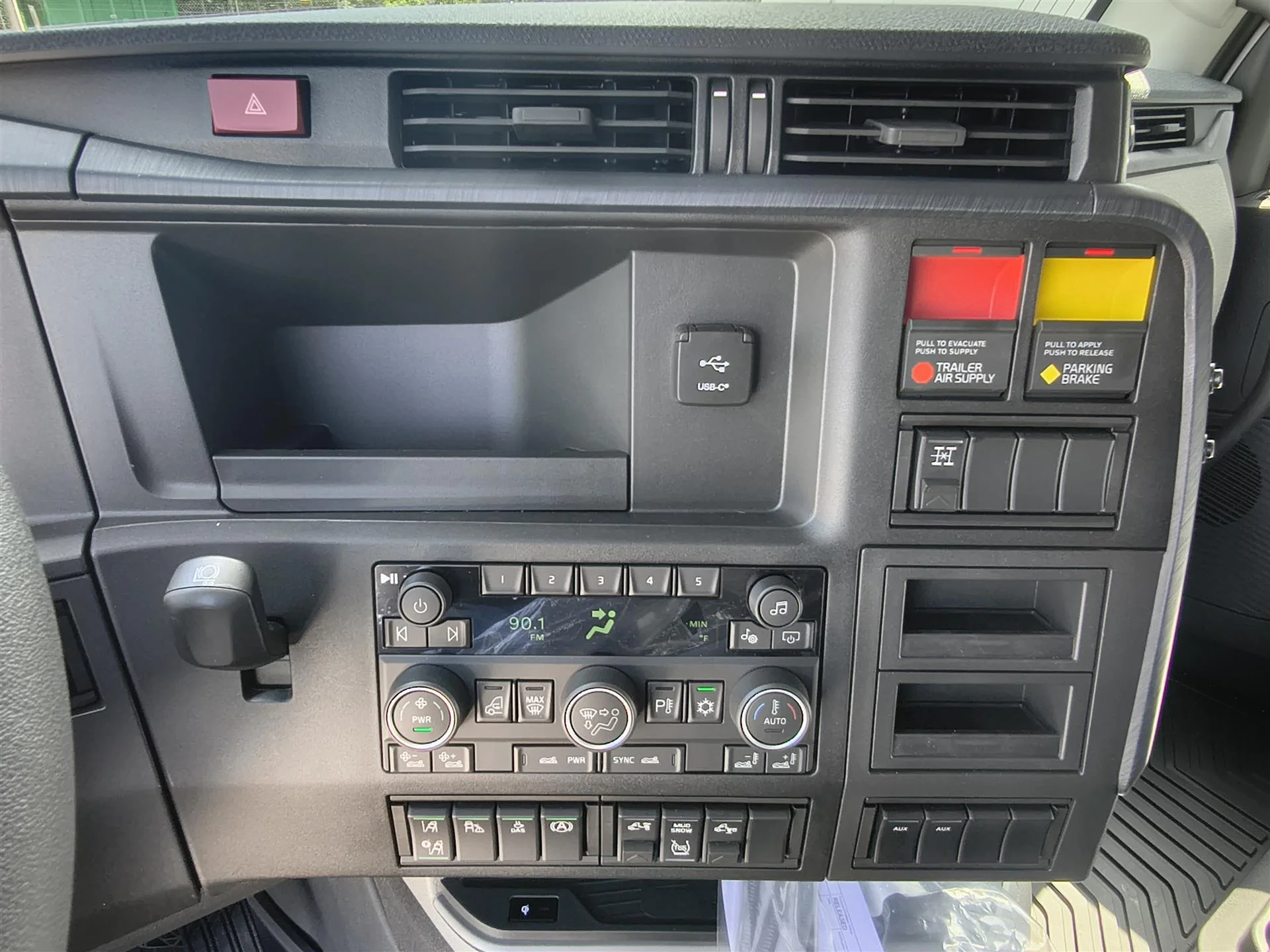 2027 Volvo VNL 860 in Fort Lauderdale, FL — photo 12