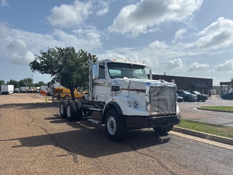 2020 Freightliner Coronado