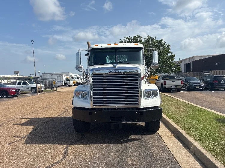 2020 Freightliner Coronado in Richland, MS — photo 2