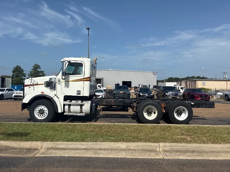 2020 Freightliner Coronado in Richland, MS — photo 4