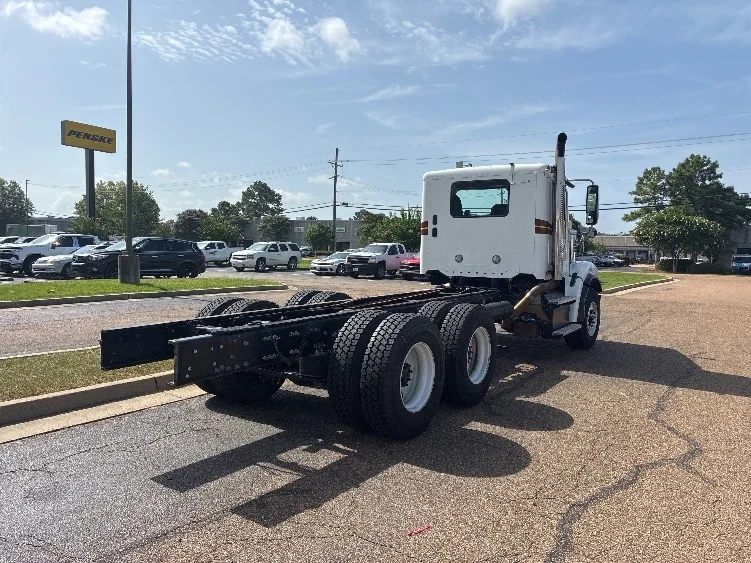 2020 Freightliner Coronado in Richland, MS — photo 9