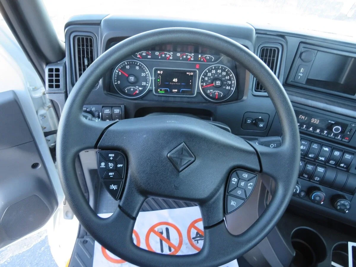 2025 International LT - image 8