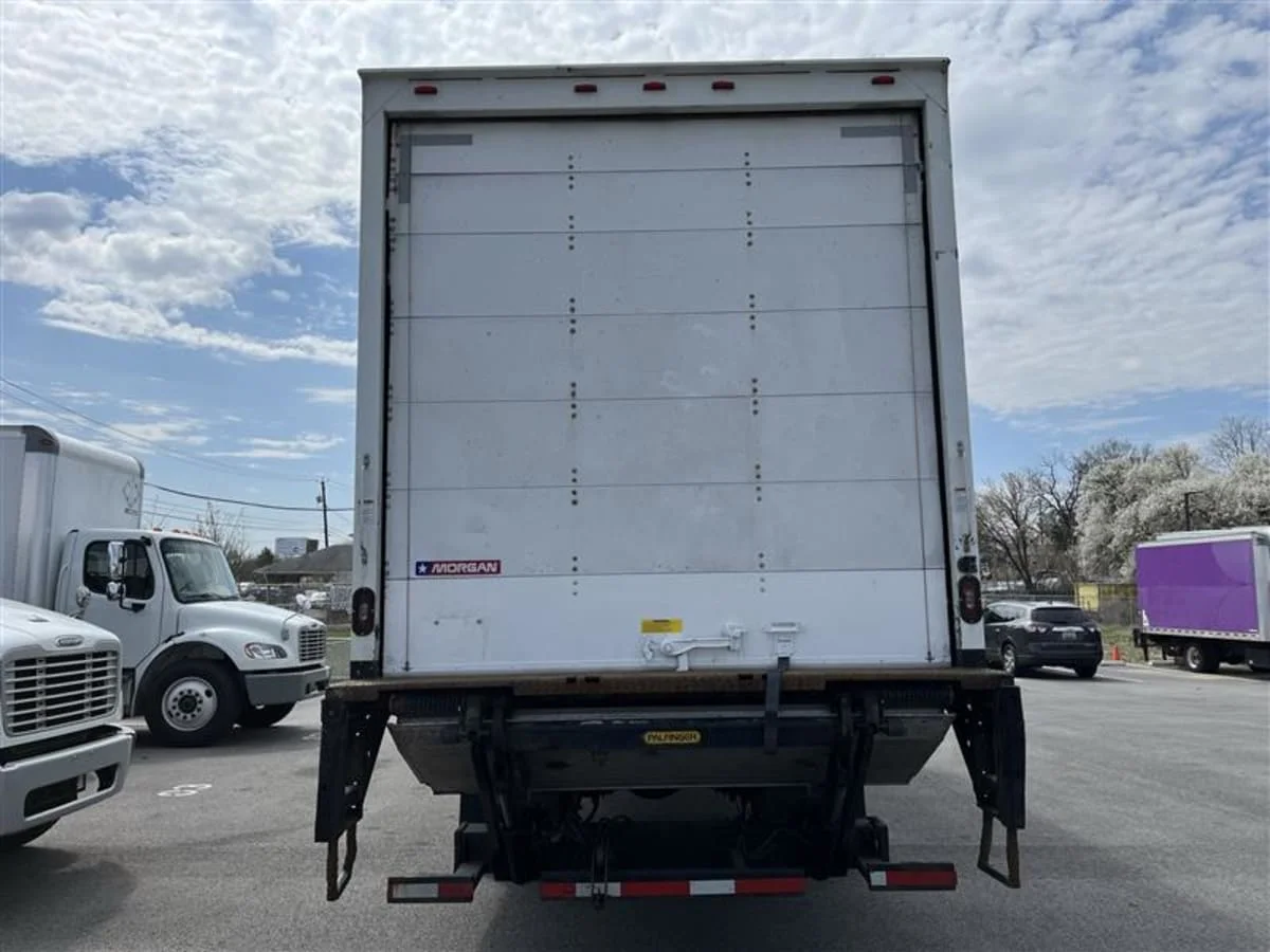 2018 Freightliner M2 106 - image 5