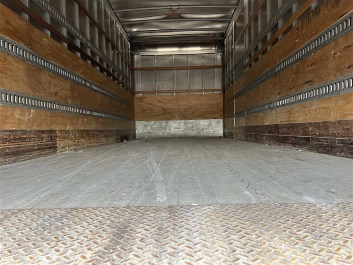 2018 Freightliner M2 106 - image 8