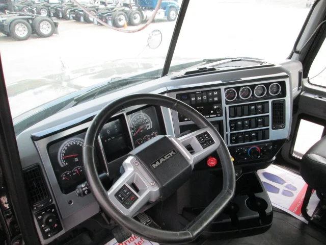 2022 Mack Pinnacle - image 15
