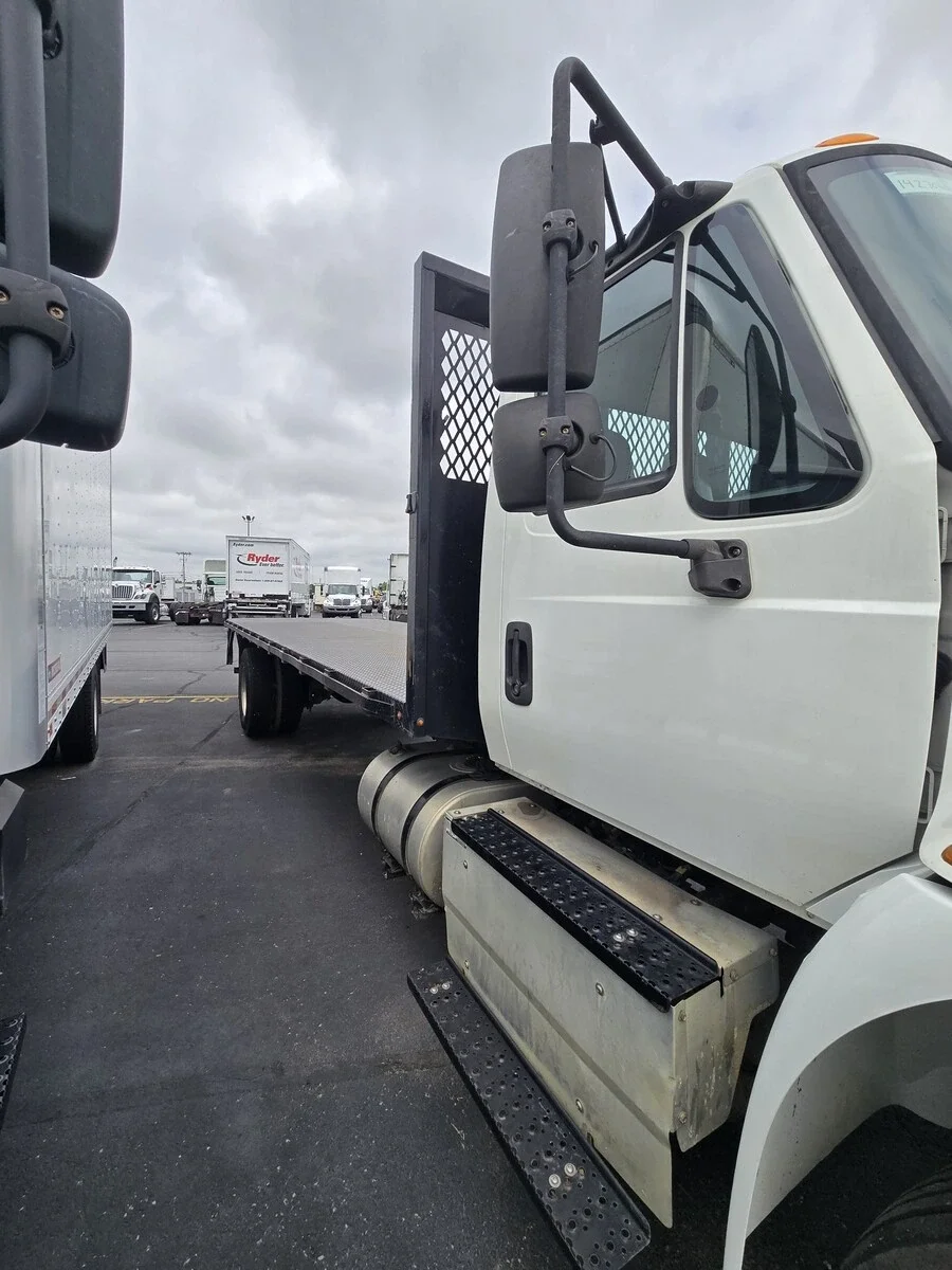 2017 International 4300 - image 3