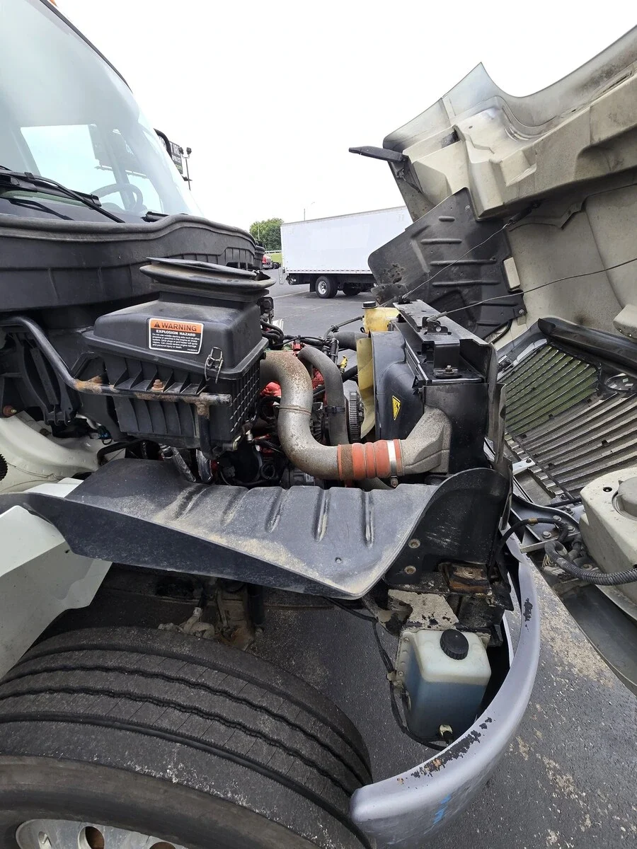 2017 International 4300 - image 12