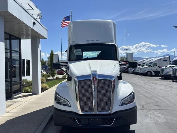 2023 Kenworth T680 in Salt Lake City, UT — photo 5