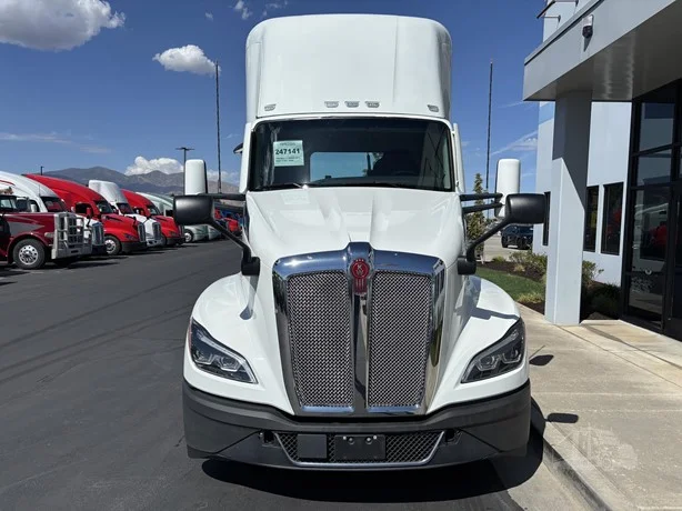 2023 Kenworth T680 in Salt Lake City, UT — photo 2