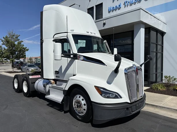 2023 Kenworth T680 in Salt Lake City, UT — photo 3