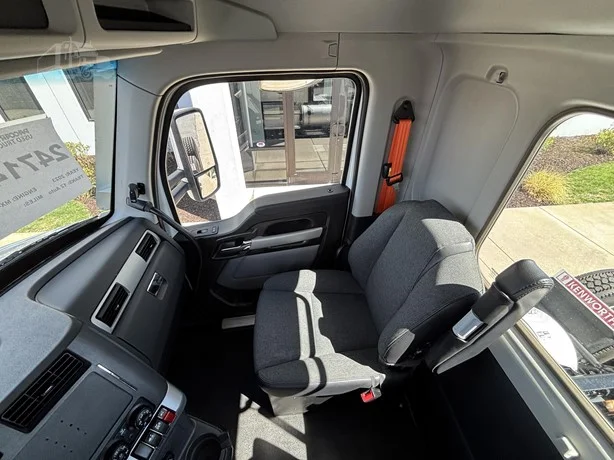 2023 Kenworth T680 in Salt Lake City, UT — photo 10