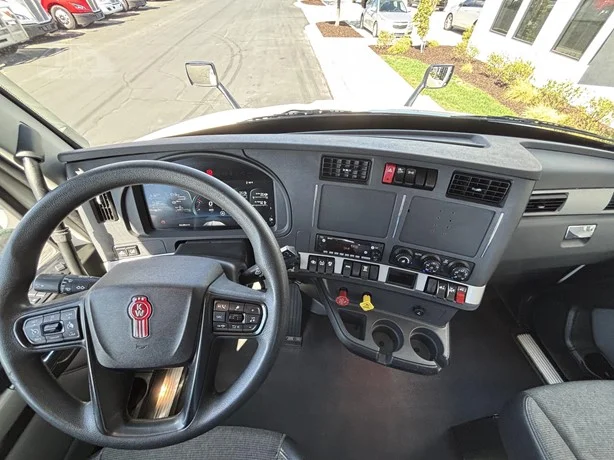2023 Kenworth T680 in Salt Lake City, UT — photo 13