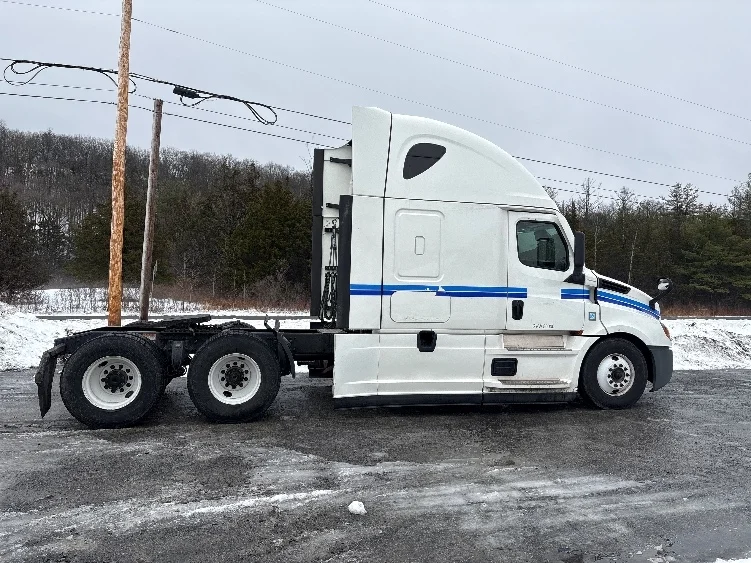2023 Freightliner Cascadia in Coxsackie, NY — photo 8