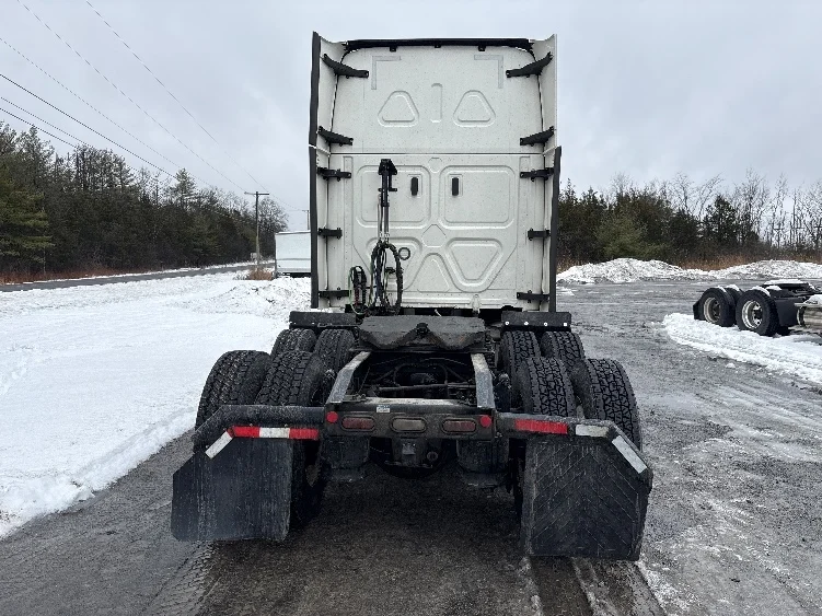 2023 Freightliner Cascadia in Coxsackie, NY — photo 6
