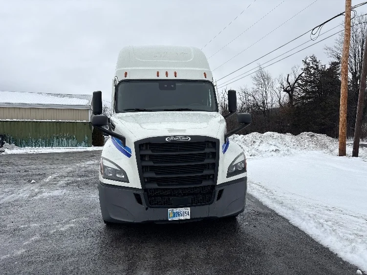 2023 Freightliner Cascadia in Coxsackie, NY — photo 2