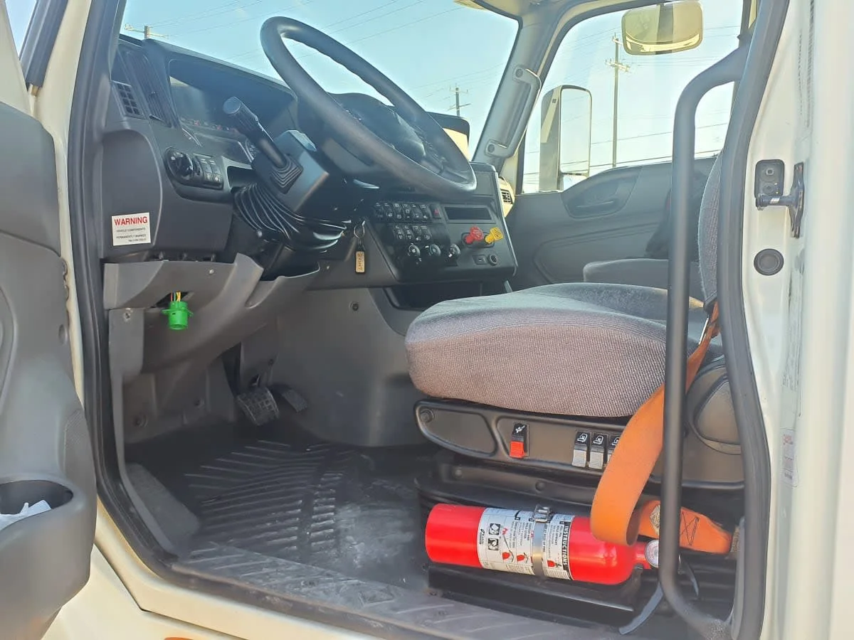 2020 International LT - image 11