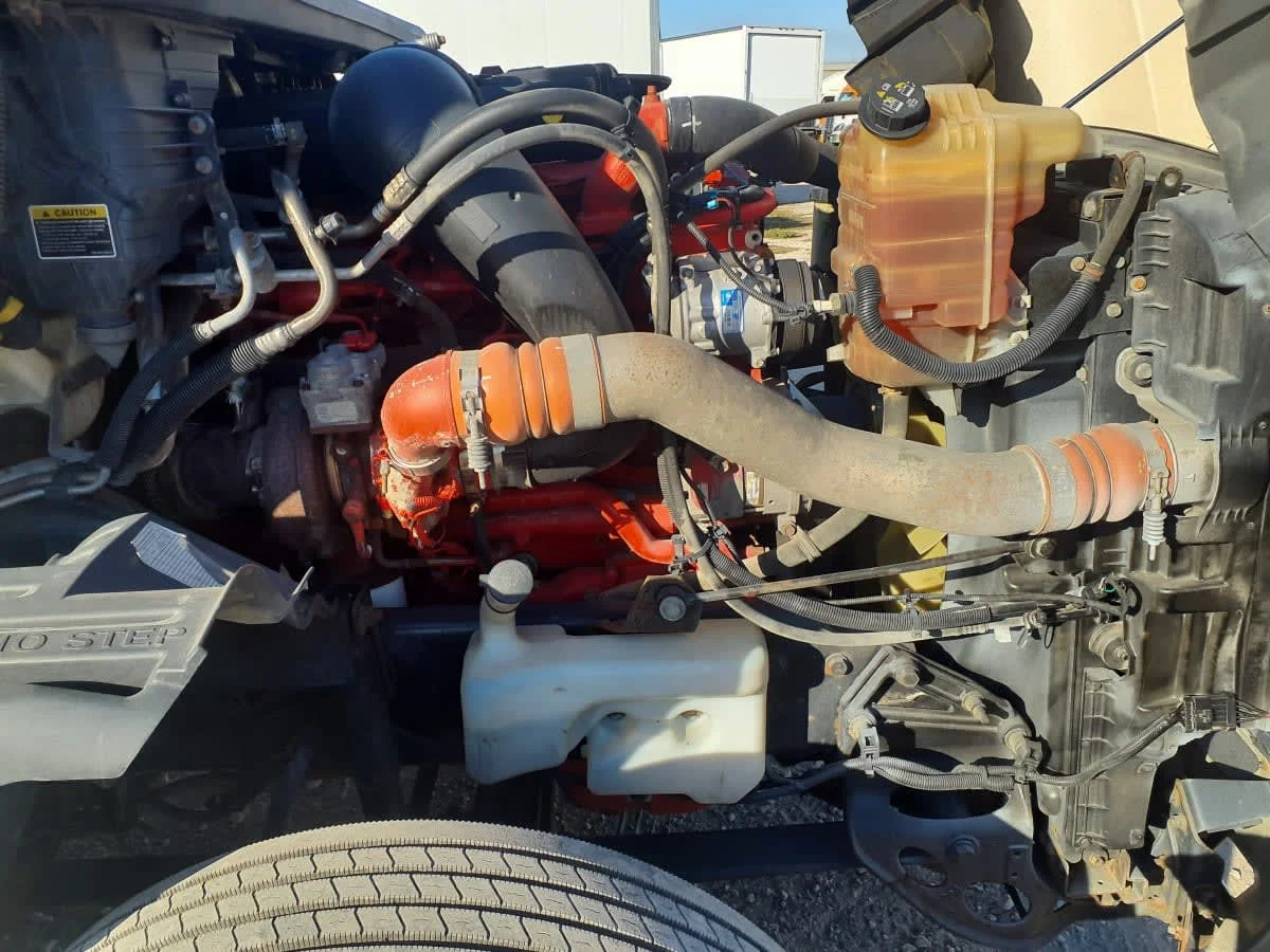 2020 International LT - image 13