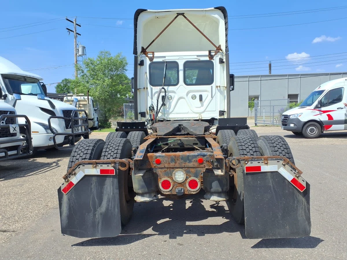 2018 Freightliner Cascadia in Minneapolis, MN — photo 5