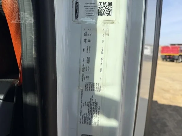 2021 Freightliner Cascadia in MN — photo 9