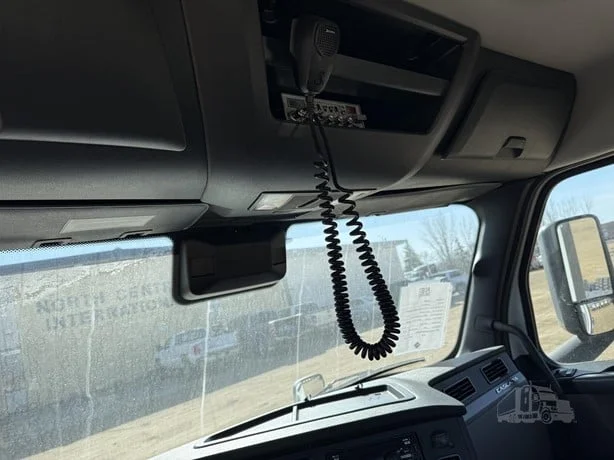 2021 Freightliner Cascadia in MN — photo 6