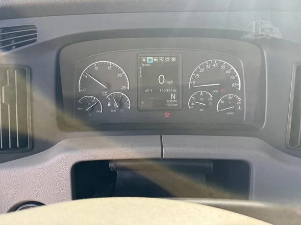 2021 Freightliner Cascadia in MN — photo 8