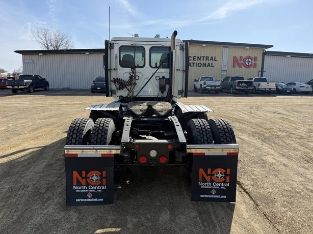 2021 Freightliner Cascadia in MN — photo 3