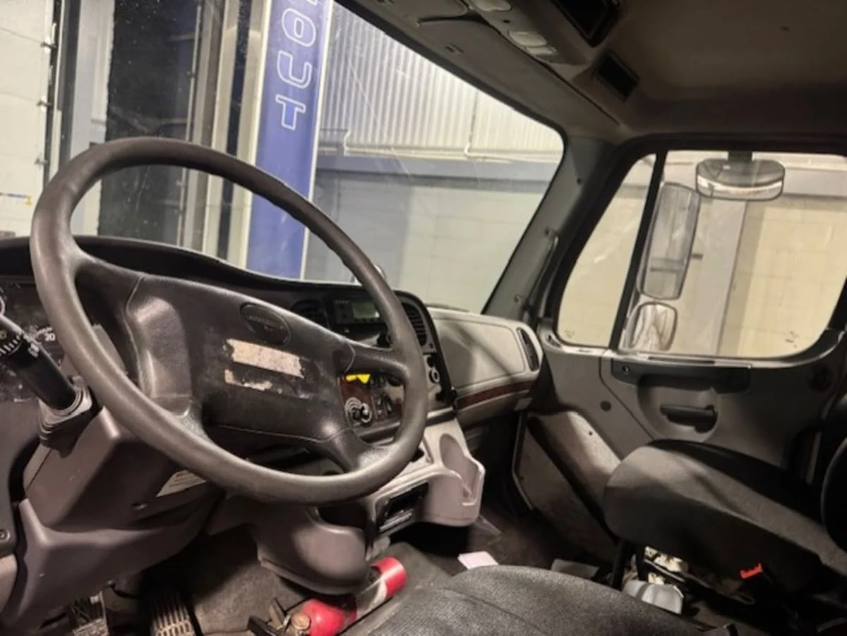 2019 Freightliner M2 106 - image 10