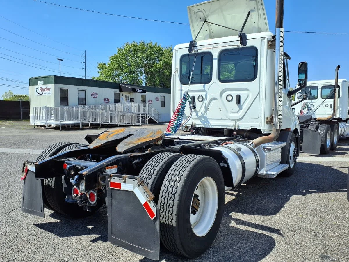 2020 Freightliner Cascadia - image 4