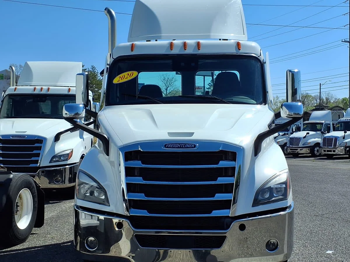 2020 Freightliner Cascadia in Knoxville, TN — photo 2