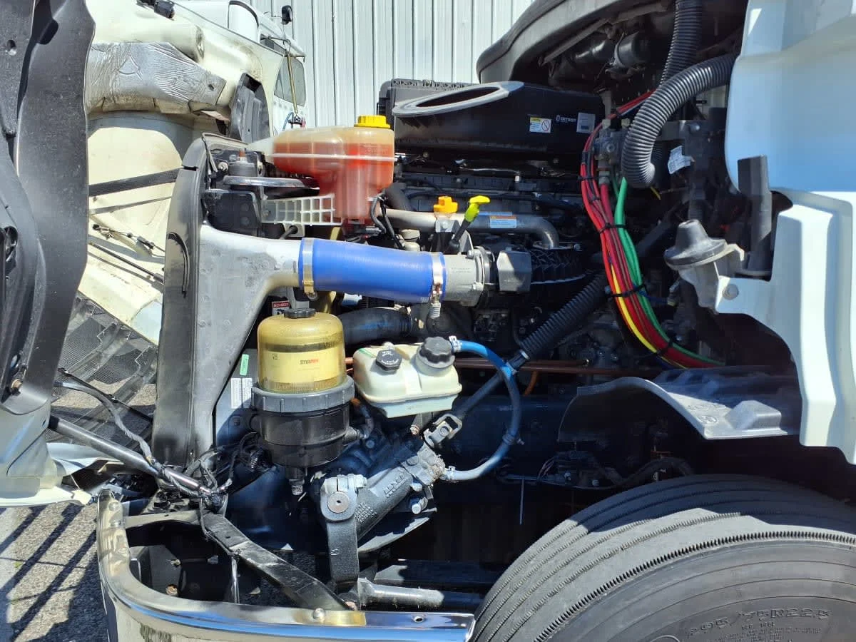2020 Freightliner Cascadia in Knoxville, TN — photo 8