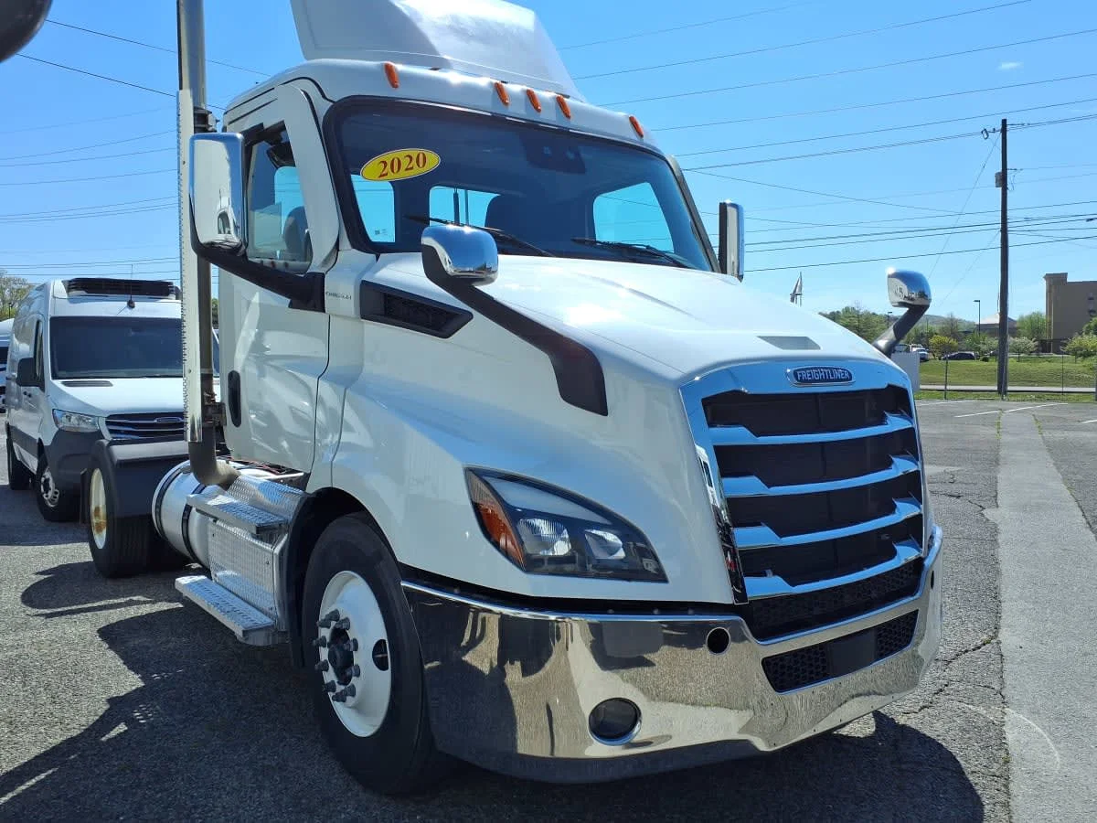 2020 Freightliner Cascadia in Knoxville, TN — photo 3