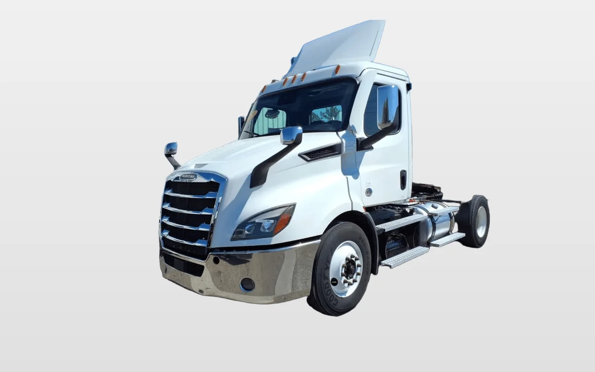 2020 Freightliner Cascadia - image 1