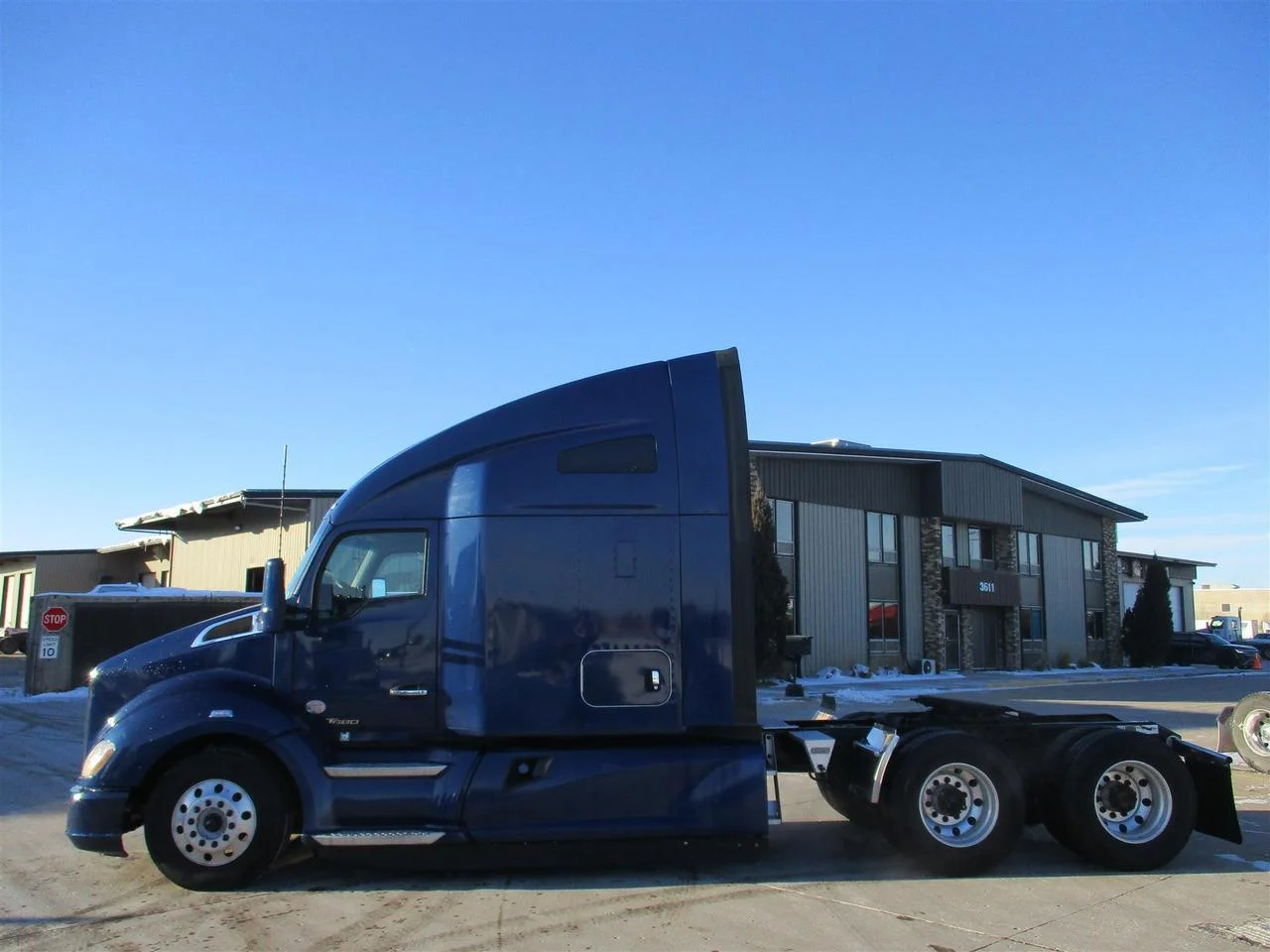 2022 Kenworth T680 - image 3
