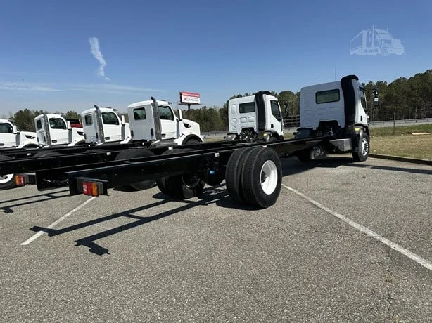 2025 Peterbilt 220EV in GA — photo 4