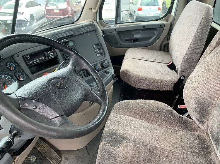 2020 Freightliner Cascadia - image 10