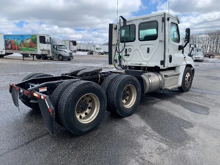 2020 Freightliner Cascadia - image 7